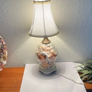 Shell-Filled VTG Table Lamp with the Handmade Sequined Patterned Shade